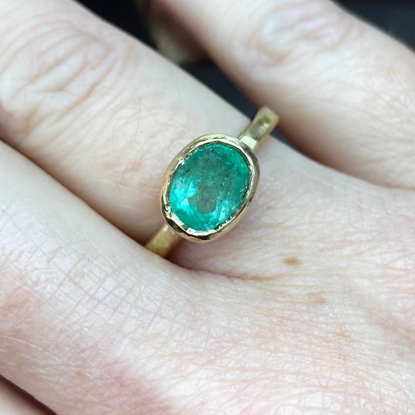 An Exquisite 1.38ct Colombian Emerald Ring