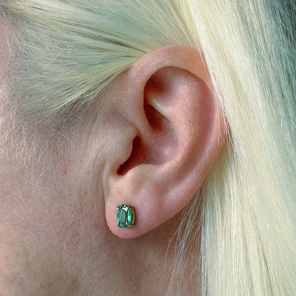 18kt Yellow Gold 1.32ct Emerald Earrings