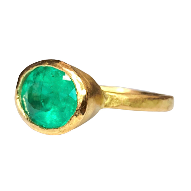 18kt Yellow Gold 2.56ct Green Emerald Ring