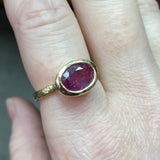 18kt Yellow Gold 2.82ct Oval Pink Sapphire Ring