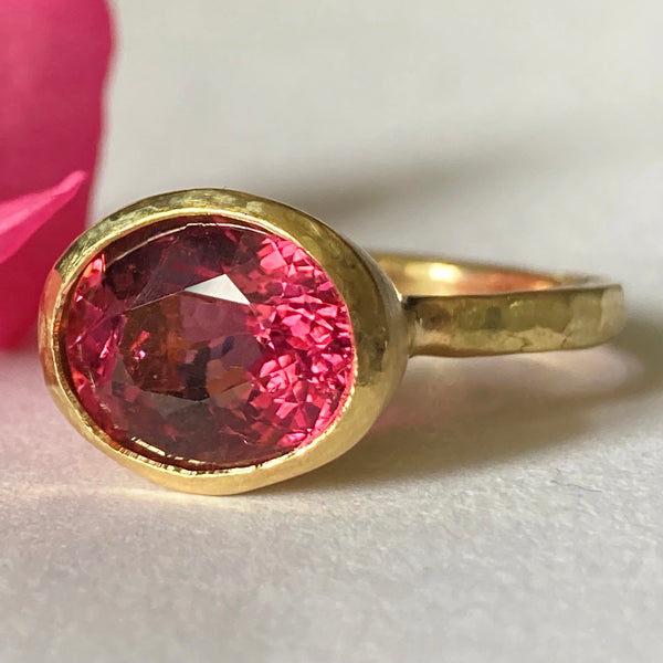 18kt Yellow Gold 3.76ct Oval Pink Tourmaline Ring
