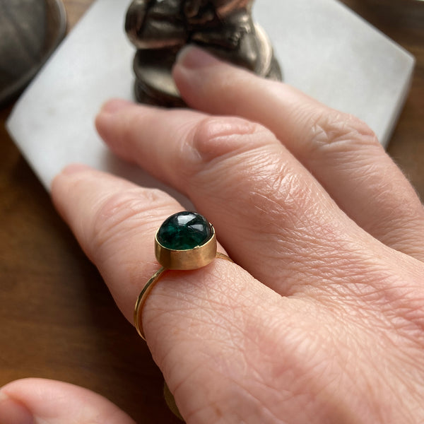 18kt Yellow Gold Green Emerald Love Knot Ring